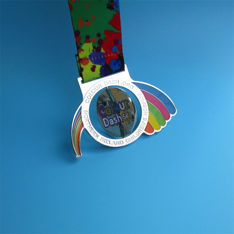 Geplaatste glanzende zilveren regenboog kleur vulspin medaille