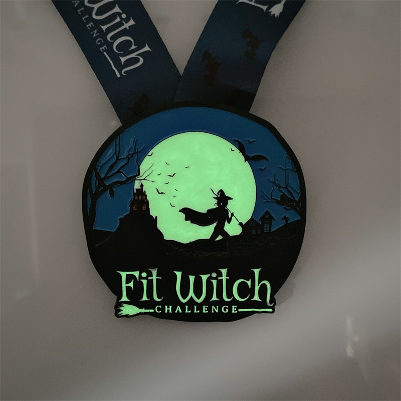 Unieke Holiday Run Medals 7/8-Inch Matte Black Metal Medal Halloween Luminous Night Medals