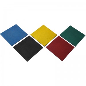 Buiten rubberen tegels