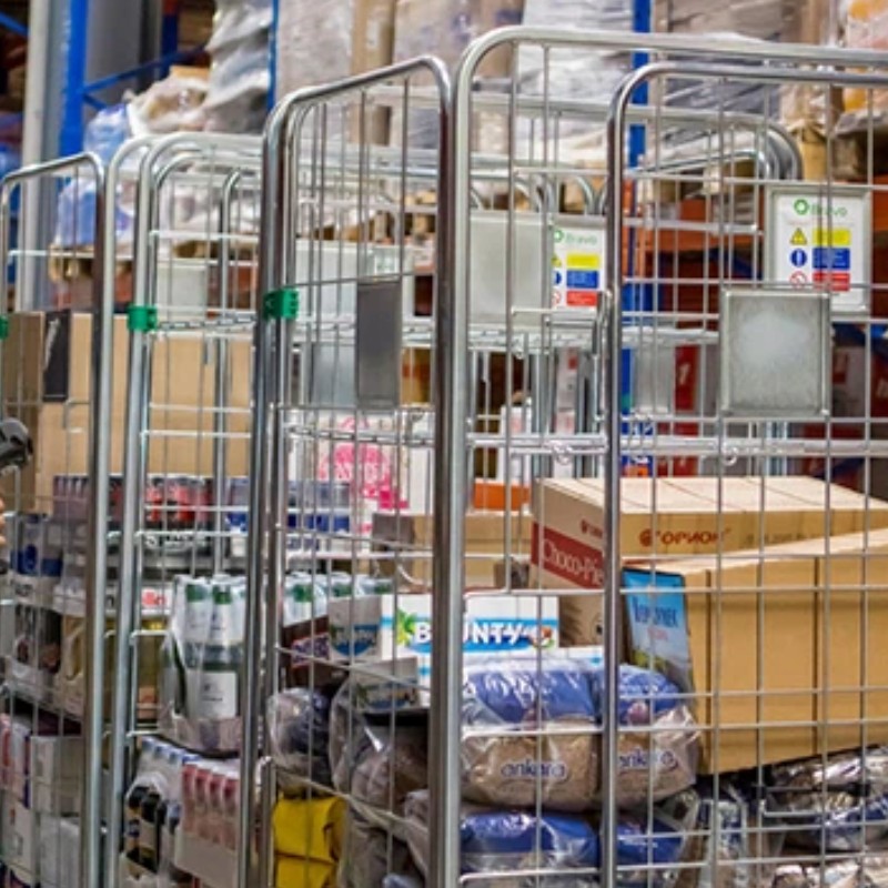 Welke voordelen brengennieuwe apparatuur zoals magazijnplanken en logistieke trolleysnaar moderne productie -industrie