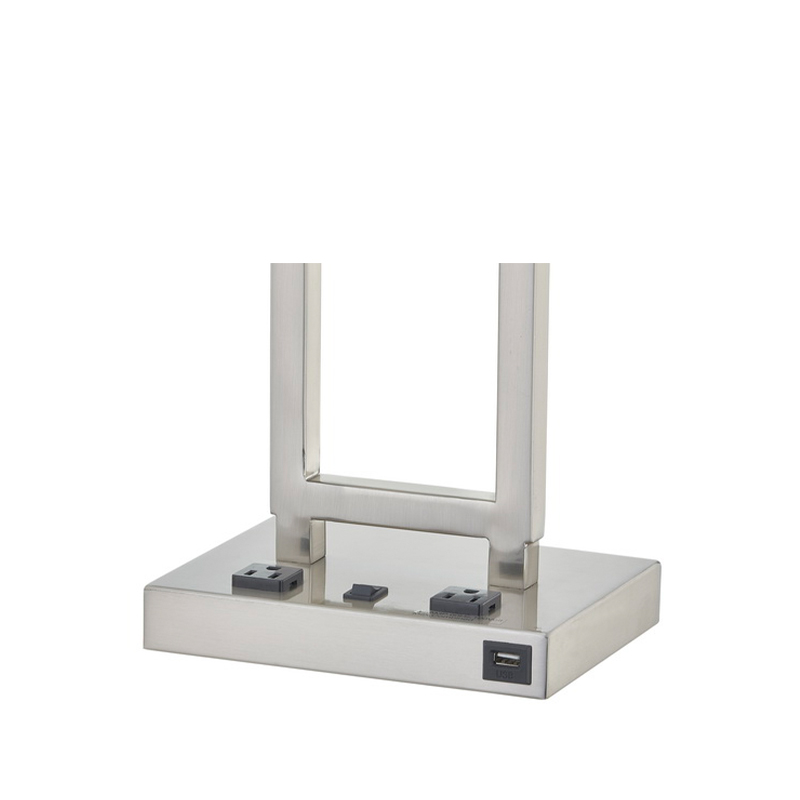 Gatsby Desk Lamp met geborsteldenikkelafwerking, twee stopcontacten, een op/off rocker -schakelaar en een USB -poort