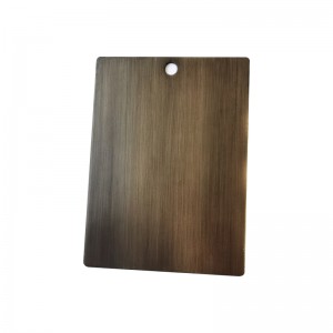 Taaklamp met witte en teak afwerking en een op/off rocker switch @ werkstation in de kamer