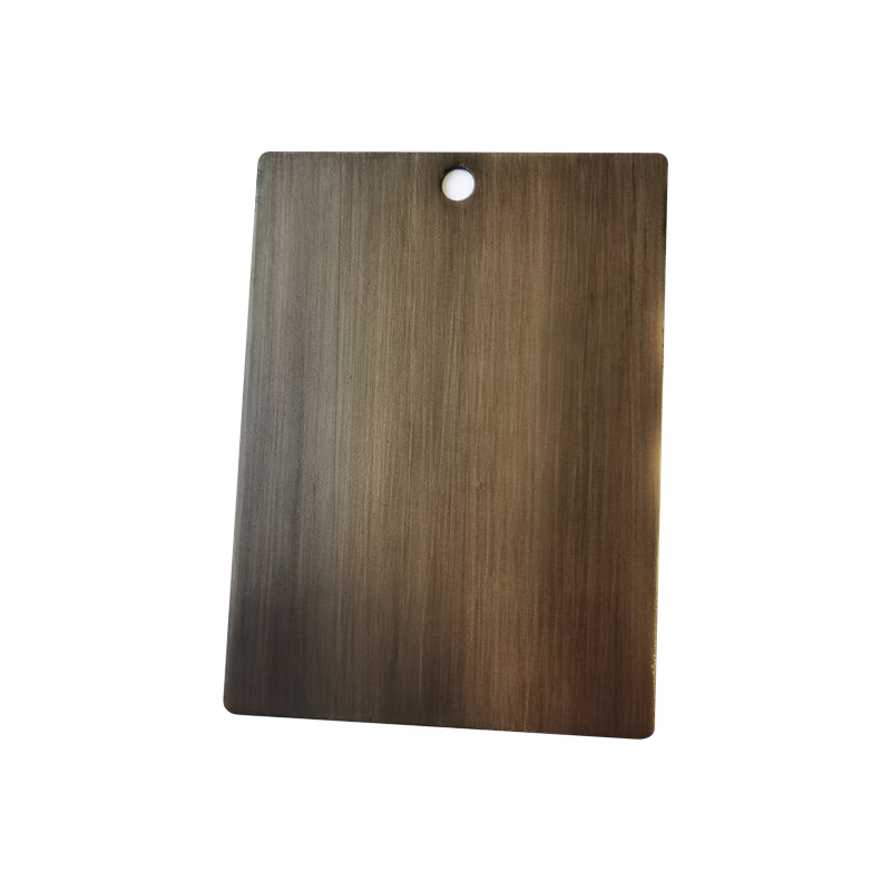 Taaklamp met witte en teak afwerking en een op/off rocker switch @ werkstation in de kamer