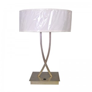 Twee lichte antieke zilveren afwerking bureaulamp met een op/off rocker -schakelaar in kamerskamer