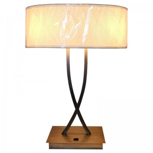 Twee lichte antieke zilveren afwerking bureaulamp met een op/off rocker -schakelaar in kamerskamer