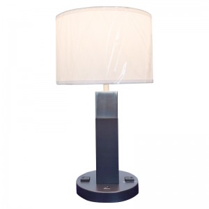 Twee tonen zwarte en geborsteldenikkelafwerking tafellamp met een op/off rocker -schakelaar en twee handige verkooppunten in de kamer