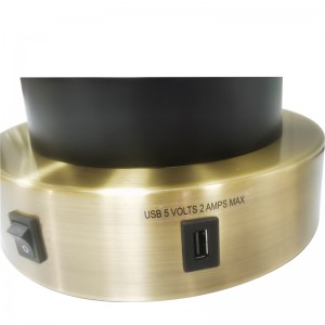 Custom Nightsand Lamp met antieke koper en zwarte afwerking, een op/off rocker -schakelaar, een handige uitlaatklep en een USB -oplaadhaven in de kamer