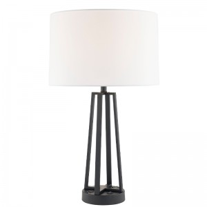 Donkere bronzennachten en licht met een op/off rocker -schakelaar, een handige uitlaatklep en een USB -oplaadhaven in hotelkamer