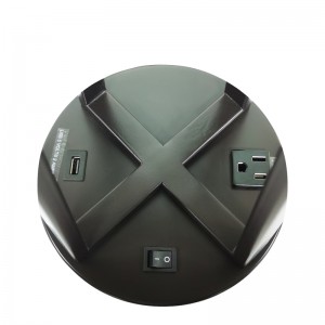 Donkere bronzennachten en licht met een op/off rocker -schakelaar, een handige uitlaatklep en een USB -oplaadhaven in hotelkamer