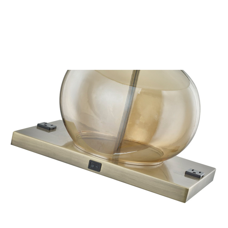 Ambassy Suites Hotel Amber Glass Table Lamp met een op/off rocker -schakelaar, twee handige winkels in hotelzaal