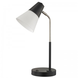 Hampton Inn Hotel Desk Lamp met een op/off rocker -schakelaar en een handige verkooppunten in de hotelkamer