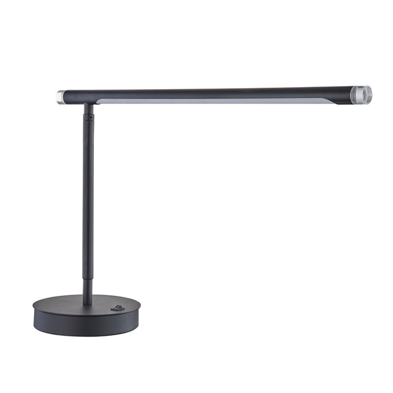 Marriott verstelbare LED -bureaulamp met matzwarte afwerking en een op/off rocker -schakelaar in hotelkamer