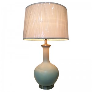 Homewood Suites Hotel Resin Table Lamp met ivoor Crackle Resin Body in Hotel Room