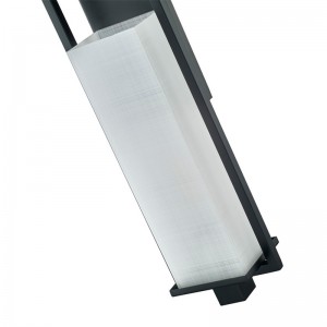 Gastvrijheid hotel muur sconce met matzwarte afwerking en rechthoekige linnen patroon acryl schaduw bij hotel typische gang