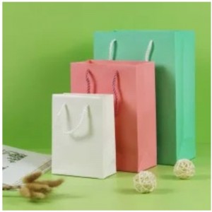 Roze kraft papieren zak