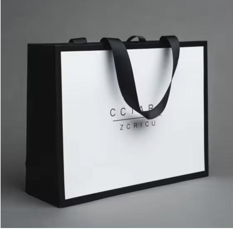 Aangepaste luxe kleding Retail Packing Bag White Gift Bag bolsas de papel winkelverpakking papieren zakken met handgrepen voor kleding