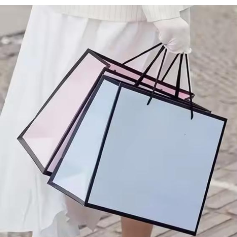 Aangepaste luxe kleding Retail Packing Bag White Gift Bag bolsas de papel winkelverpakking papieren zakken met handgrepen voor kleding