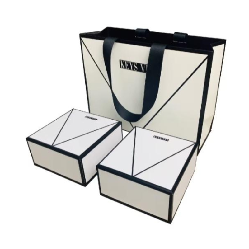 Aangepaste luxe witte en zwarte sieraden portemonnee riem cadeauverpakking papier draagtas met zwarte satijnen lintgreep