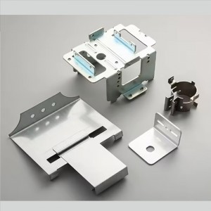 Aangepaste fabricageservice Zwart poedercoating Aluminium stempelen Buigen Ponsen Vormdelen voor golfduwwagen