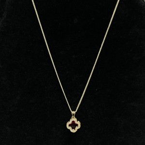 Radiant Ruby Blossom Gold-Geplaatste bloemketting met sprankelende heldere accenten
