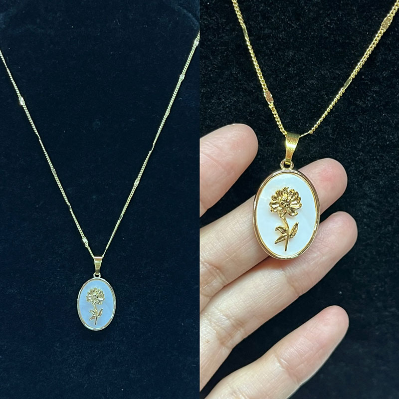 Goud-Geplaatste bloemenhanger ketting met moeder-van-Pearl -inleg voor tijdloze elegantie en dagelijkse luxe