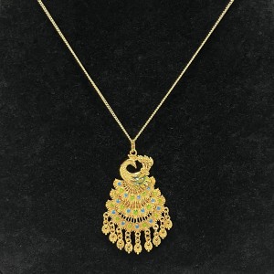 Luxe 18K goud-Geplaatste pauw hangketting met hand-Geschilderde glazuur detailleren en bungelen van gouden charmes voor vrouwen