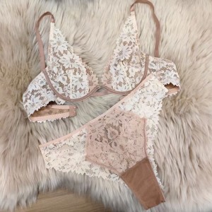 Nieuwe stijl Franse lingerie voor vrouwen. Het\\\'is een sexy en ultra-Dunne kanten beha ingesteld in plus maten. Het kan grote bustes er kleiner uit laten zien en voorkomen dat SaggingW5546Price:$139.99
