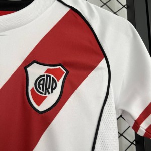 25/26 Kids River Plate Home Grootte: 16-28