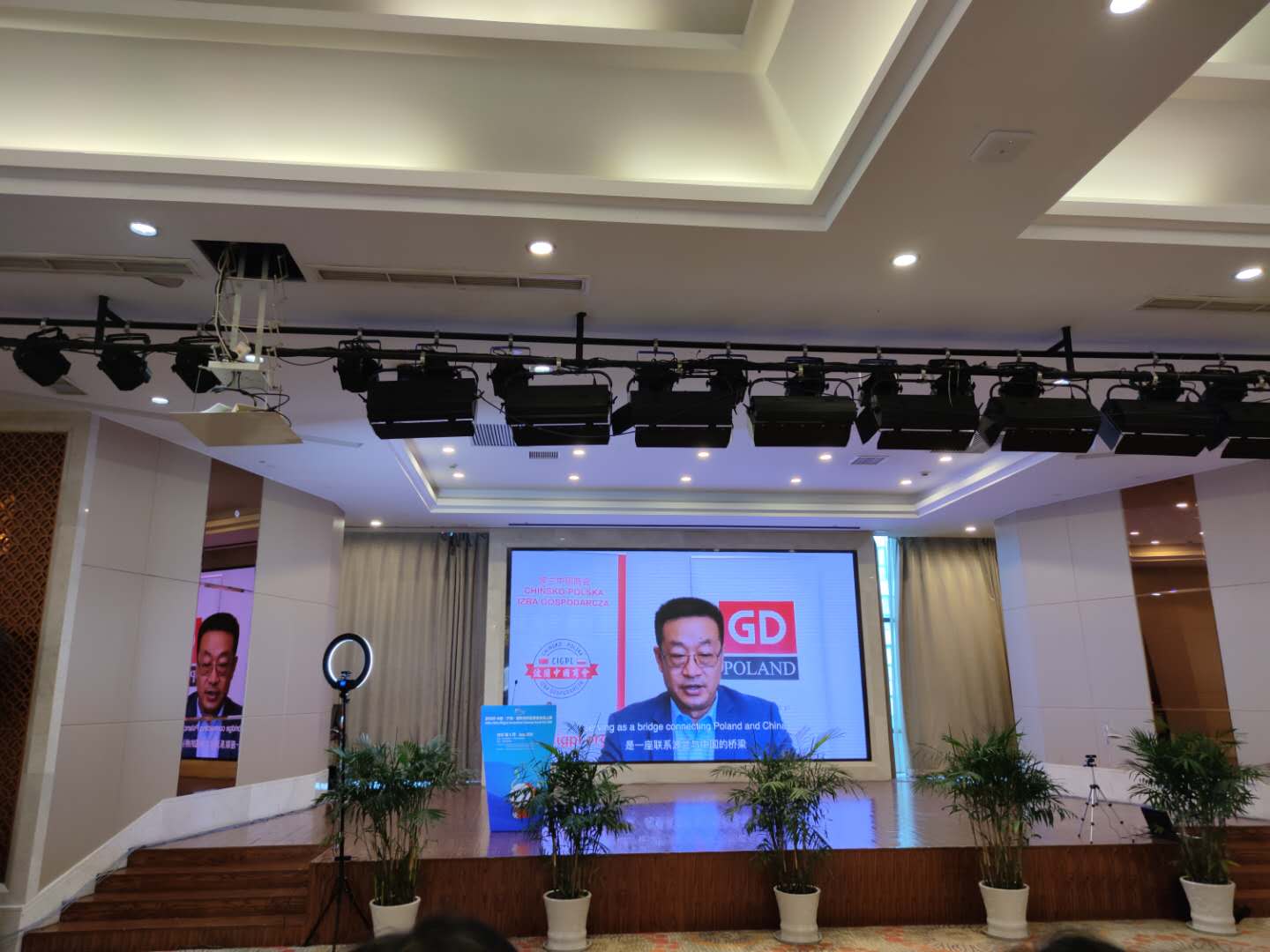 波兰线上展 (1).jpg